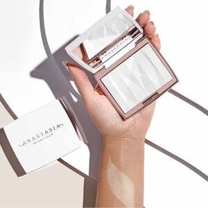 Anastasia Beverly Hills Highlighter - iced out